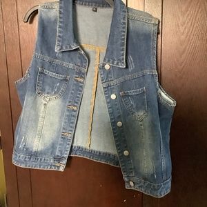 Sleeveless denim jacket